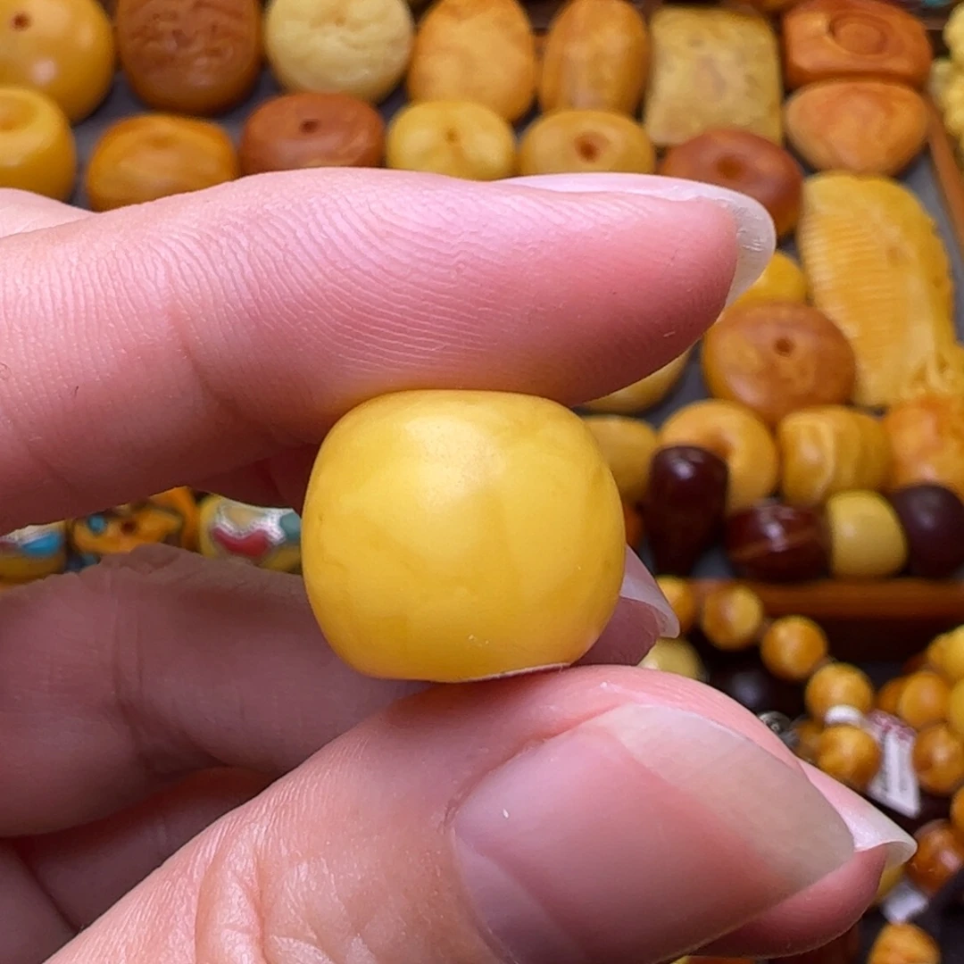 蜜蜡未镶嵌珠宝奇石