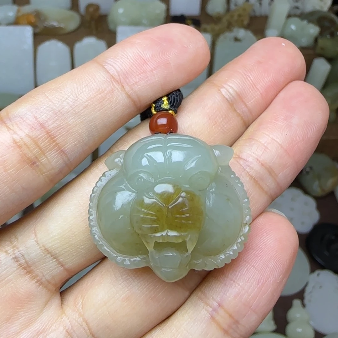 和田玉未镶嵌挂件虎