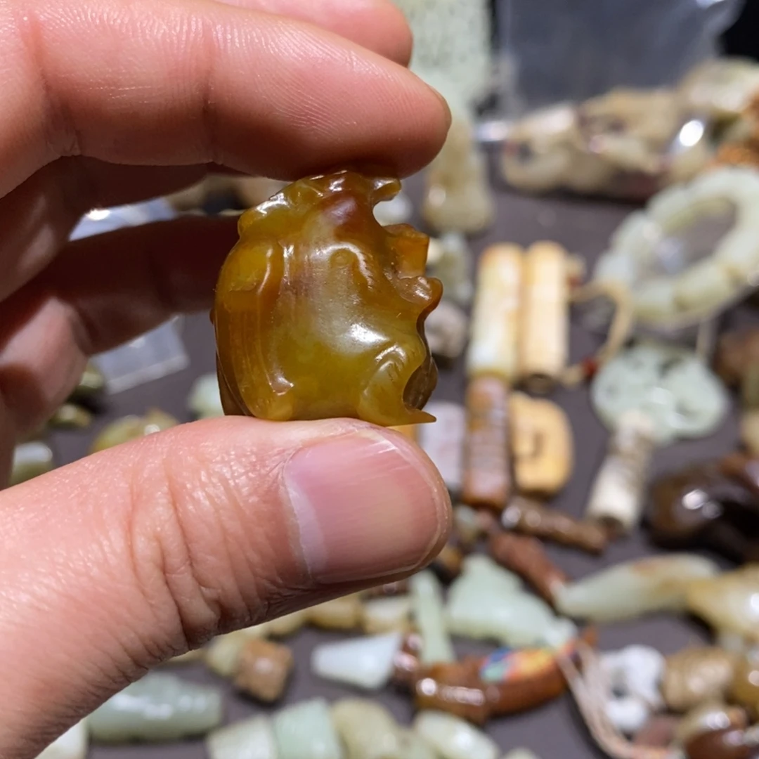 有***氏和田玉（糖玉）未镶嵌颈饰