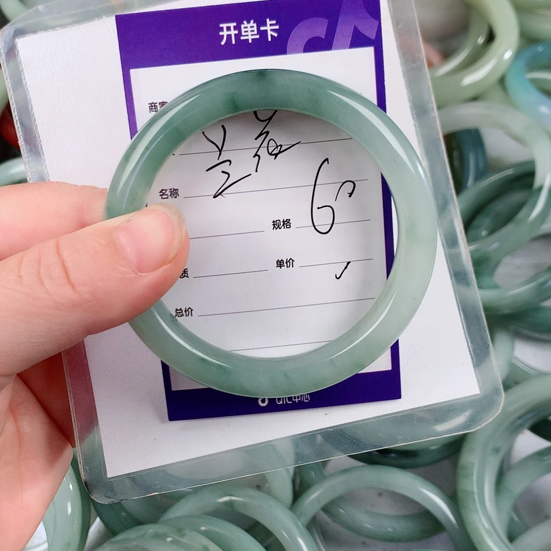 未镶嵌手镯石英质玉（金丝玉）兰*