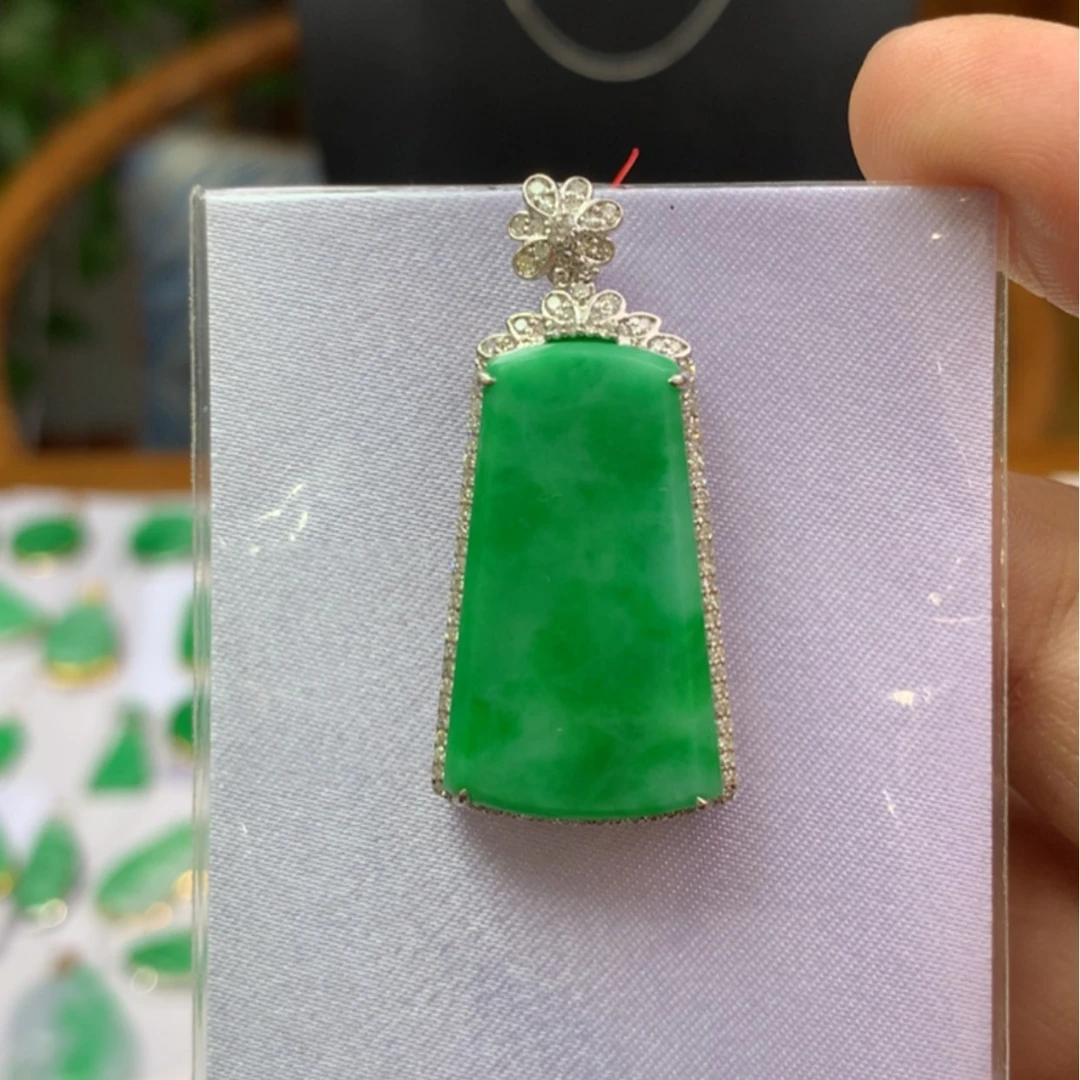 【闪购商品】翡翠颈饰18K金镶嵌翡翠