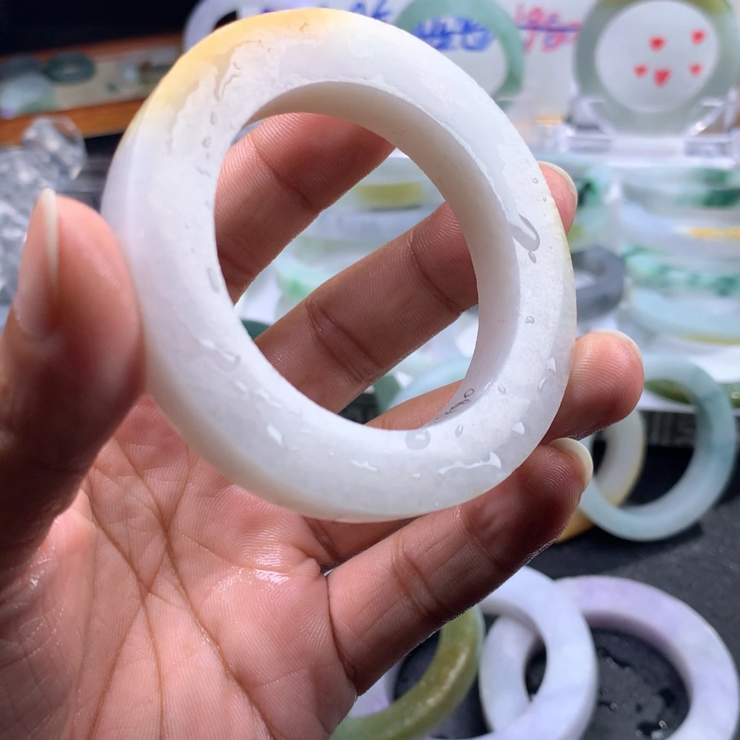 定制翡翠未镶嵌泥鳅背