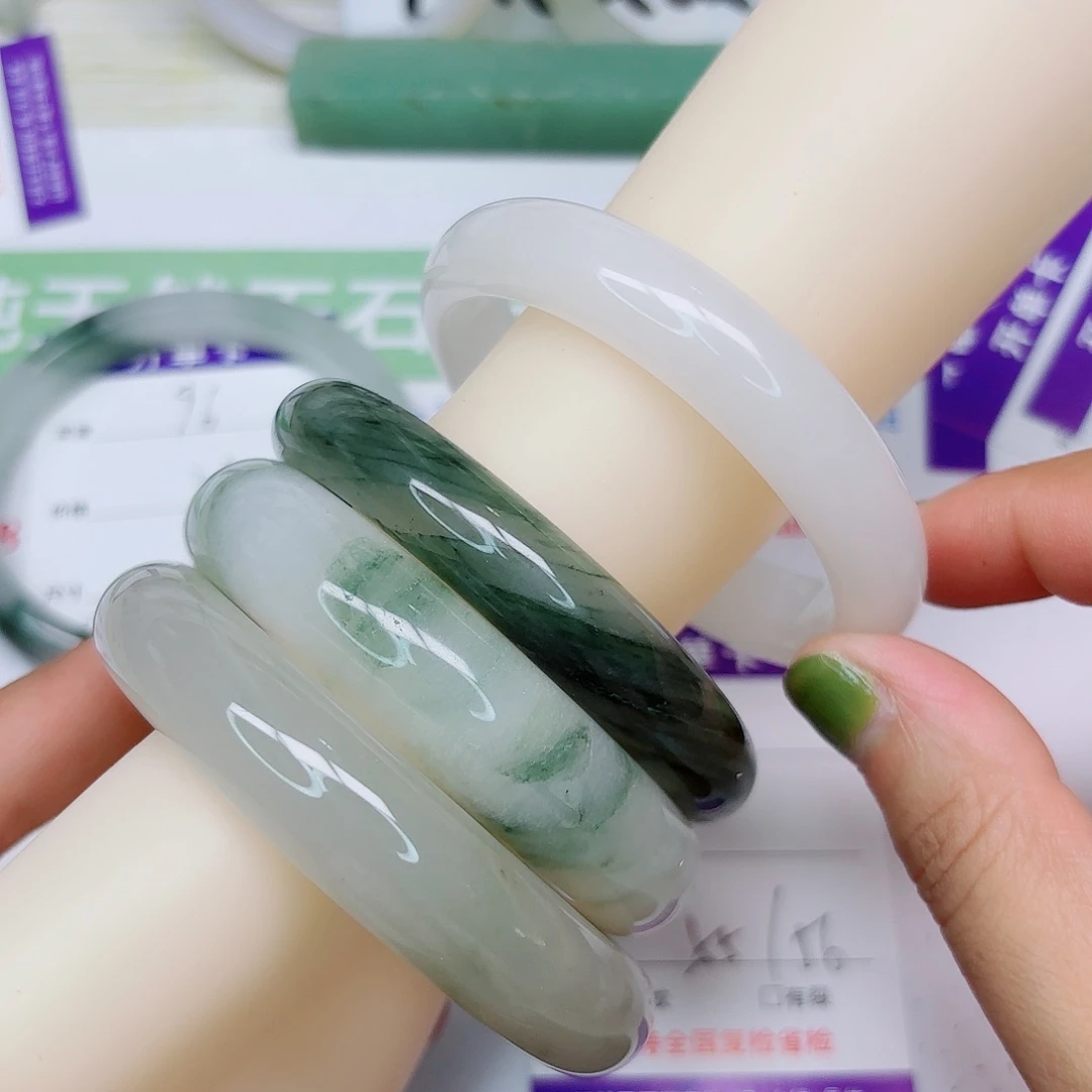 未镶嵌手镯石英质玉97/5556