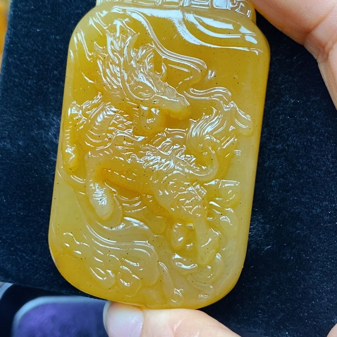 未镶嵌石英质玉（黄龙玉）颈饰