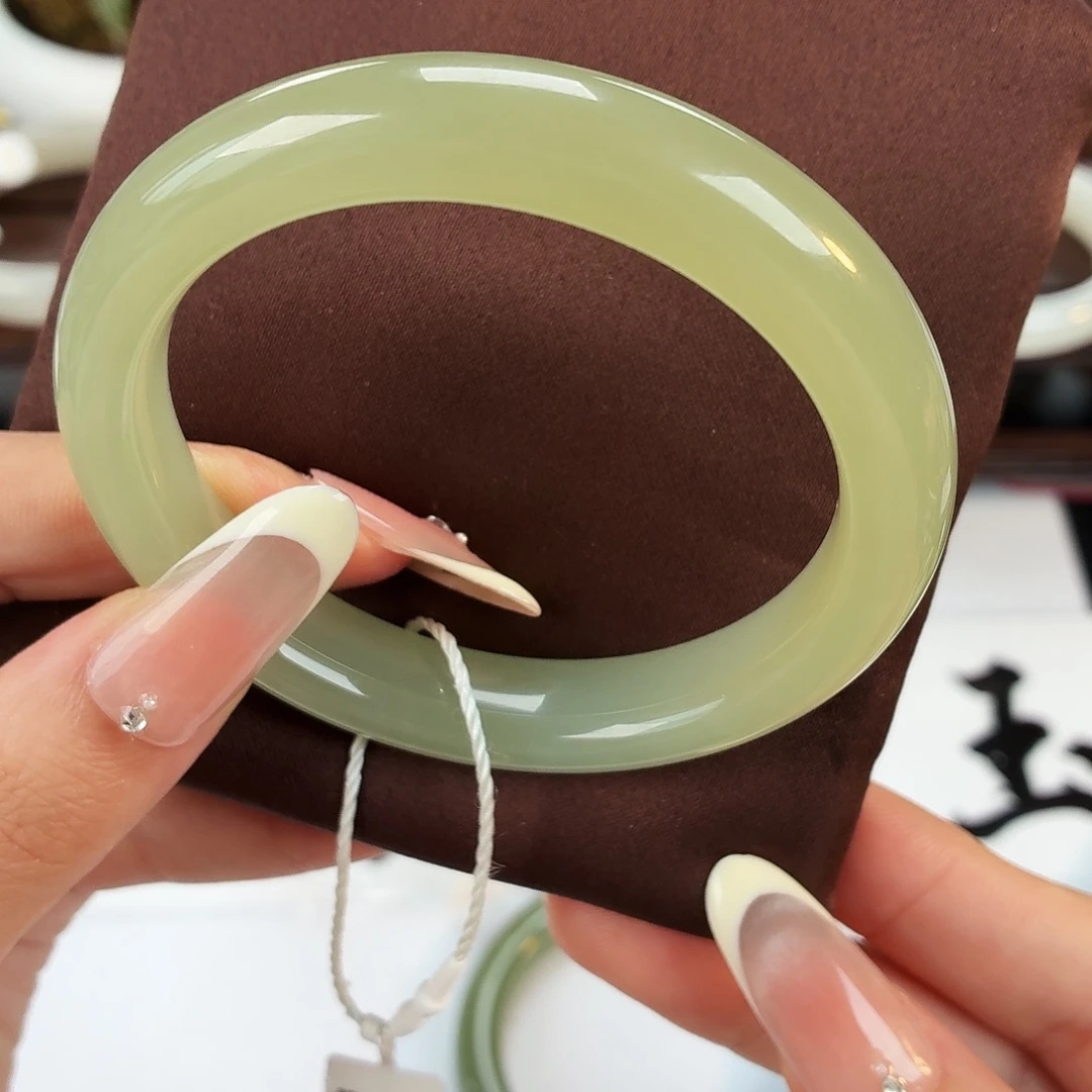 和田玉未镶嵌手镯