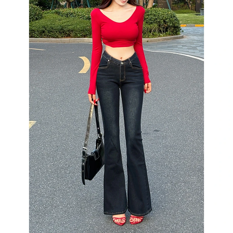 深色低腰微喇牛仔裤女2025夏季新款辣妹V腰弹力显瘦提臀喇叭长裤