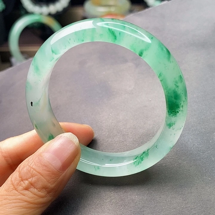 石英质玉（非洲翠）手镯未镶嵌小*。