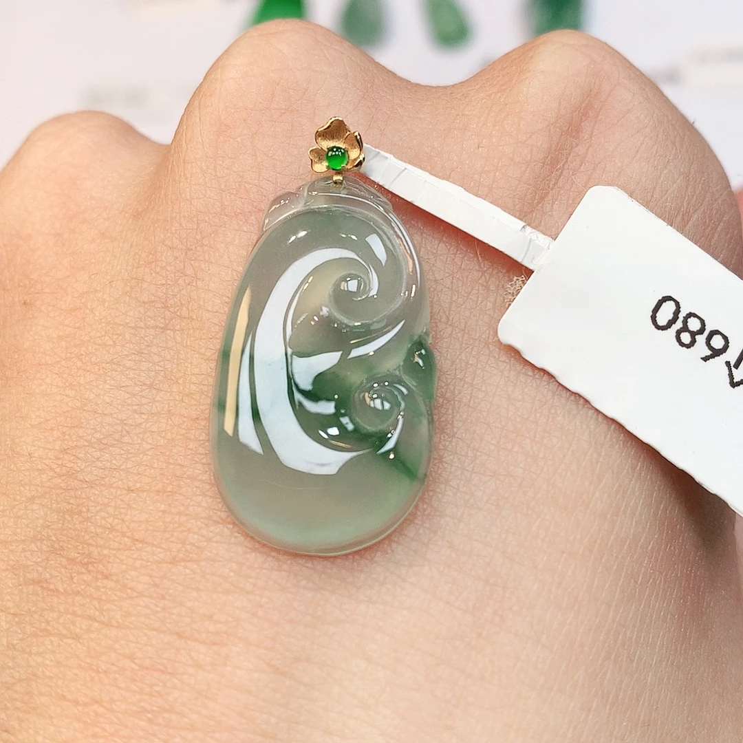 翡翠18K金镶嵌颈饰