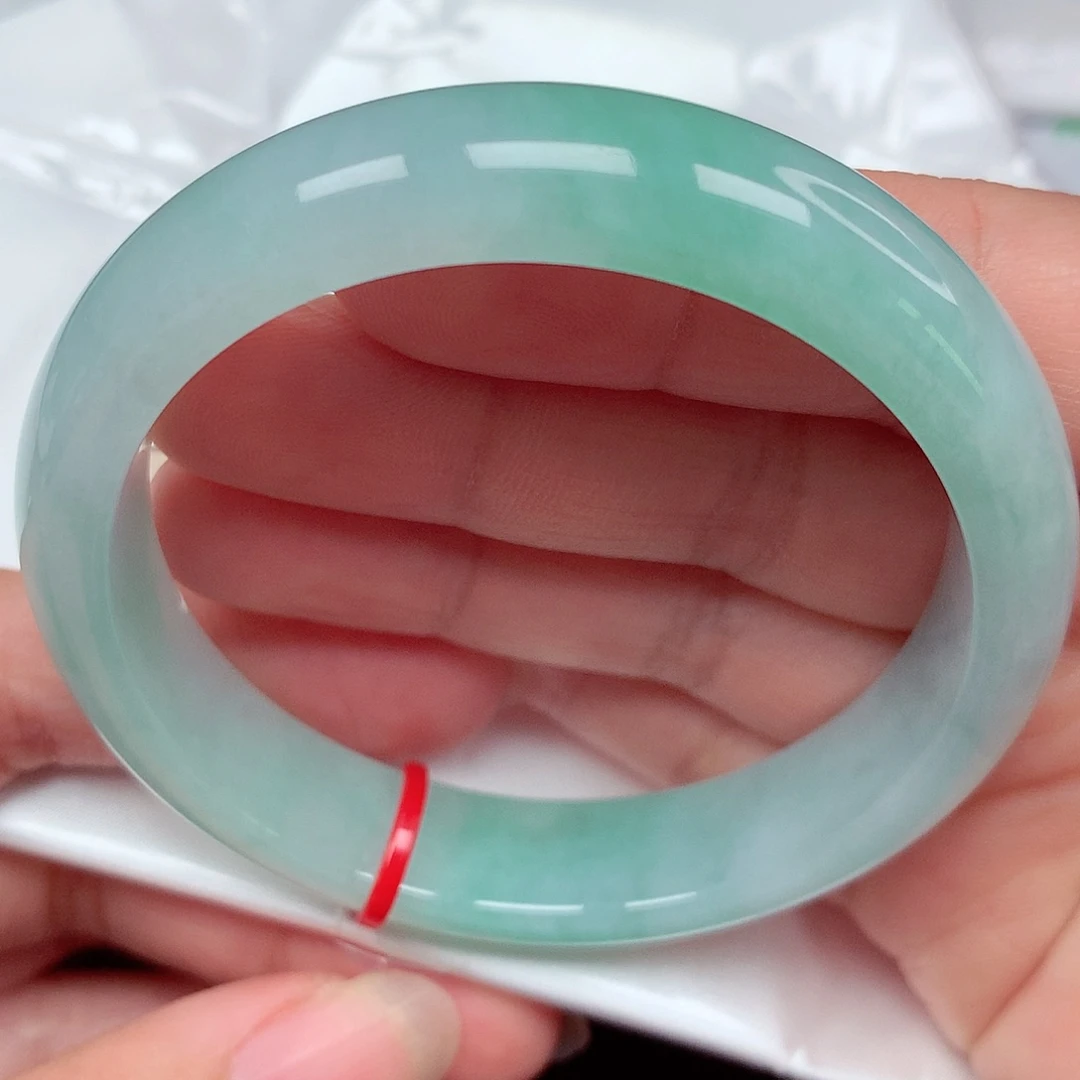 翡翠手镯未镶嵌冰胶