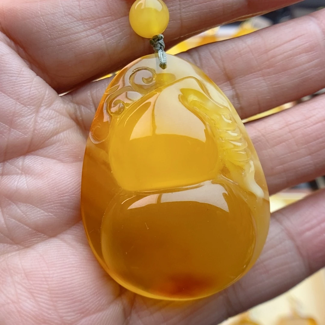 琥珀颈饰未镶嵌葫芦
