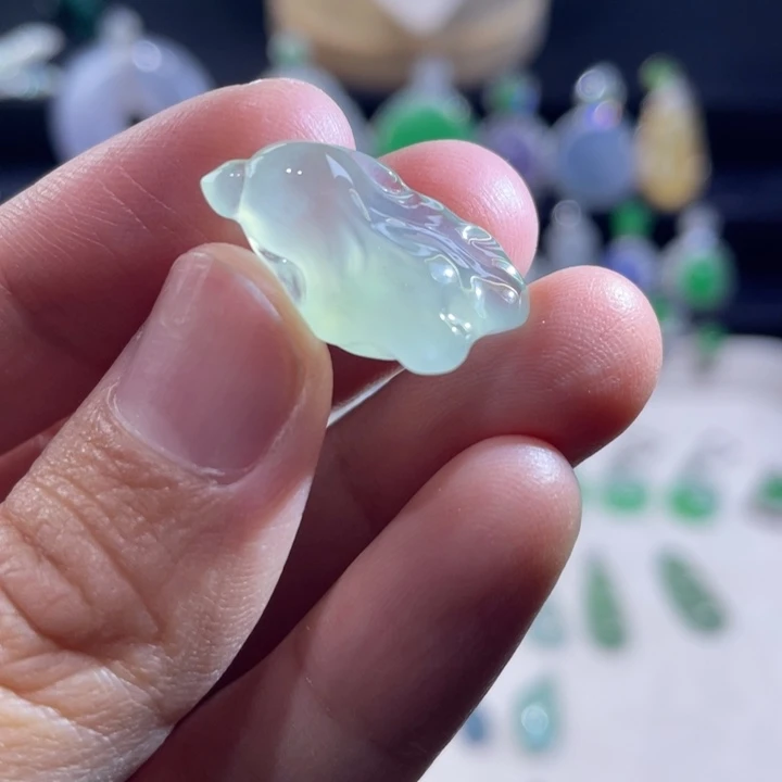 翡翠未镶嵌颈饰白菜