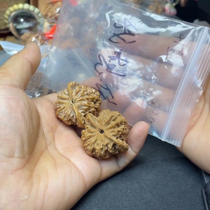 我***光把件文玩核桃满天星