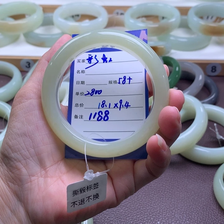 彩****和田玉未镶嵌手镯