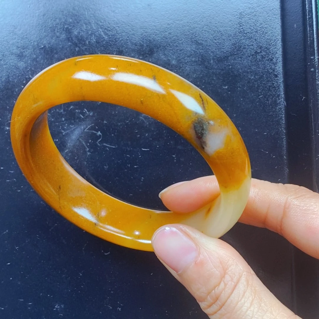 石英质玉（黄龙玉）未镶嵌颈饰