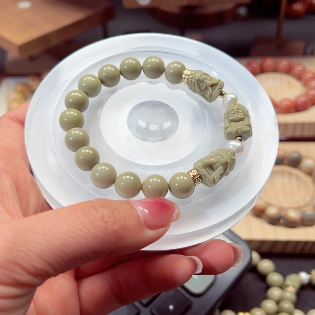 【闪购商品】石英质玉手链未镶嵌?**猫35