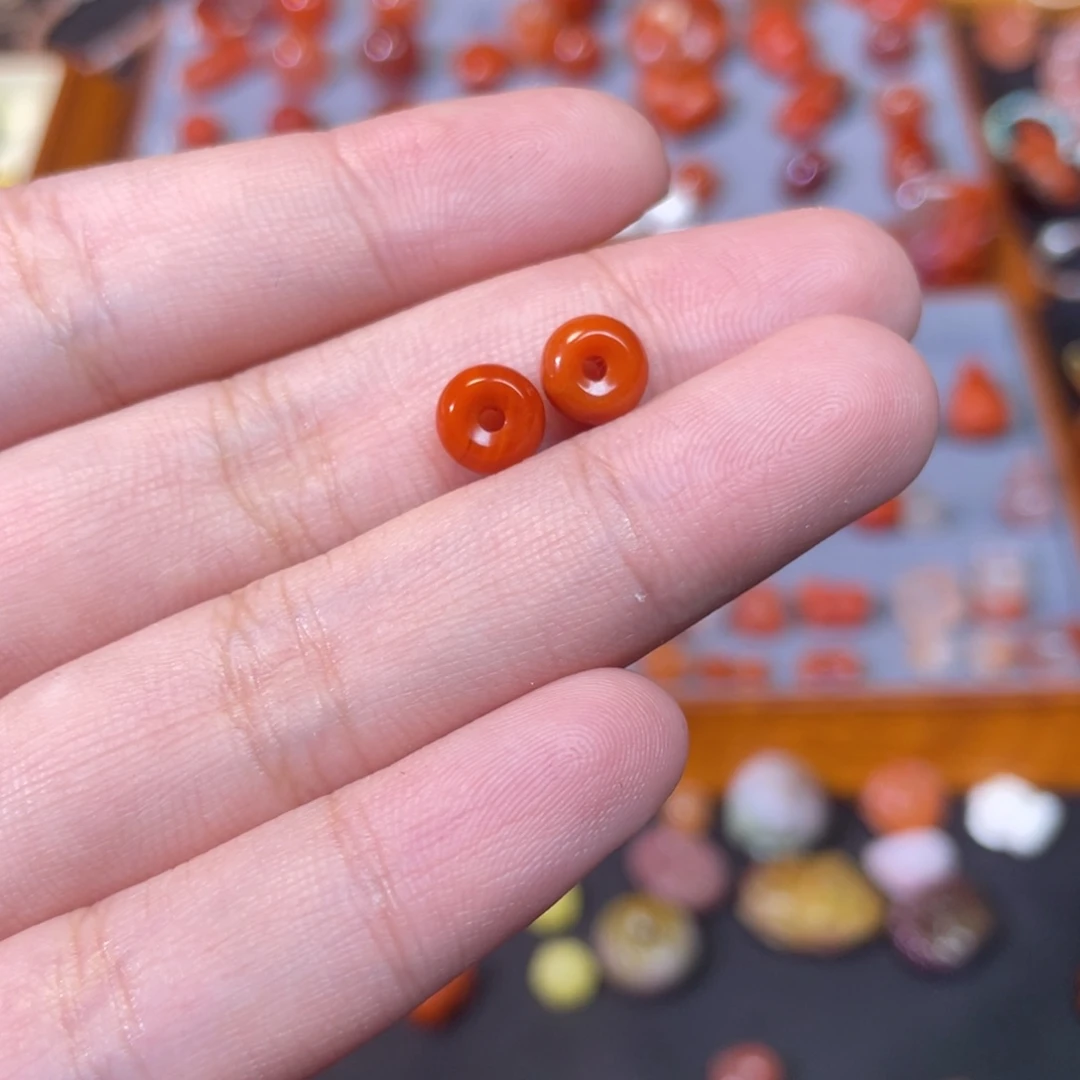 娅****未镶嵌隔片南红玛瑙