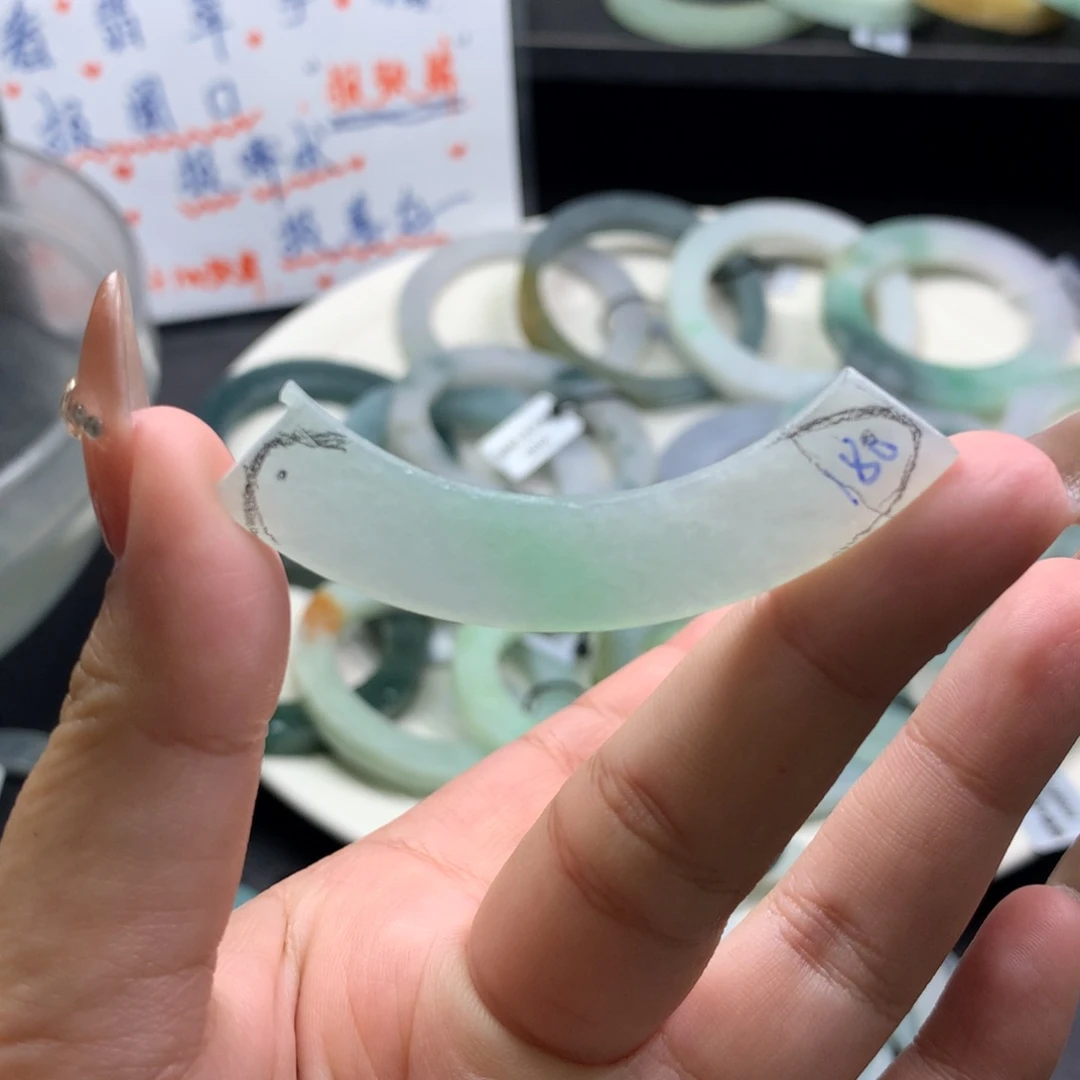 定制翡翠叮当镯未镶嵌杏****妹玉恒