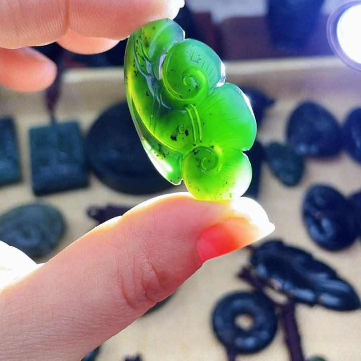 蛇纹石玉未镶嵌挂件