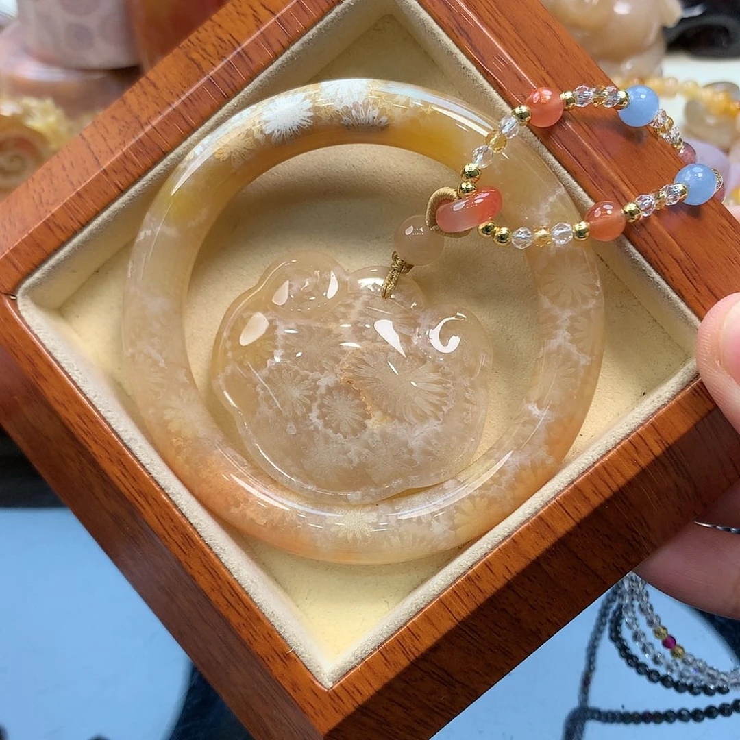 未镶嵌手镯硅化珊瑚（珊瑚玉）2500一套