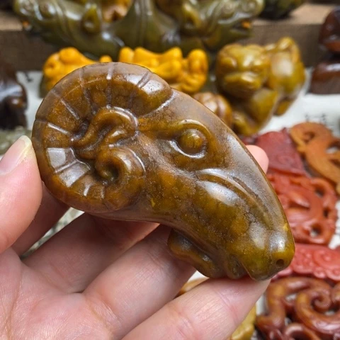 未镶嵌蛇纹石玉颈饰116
