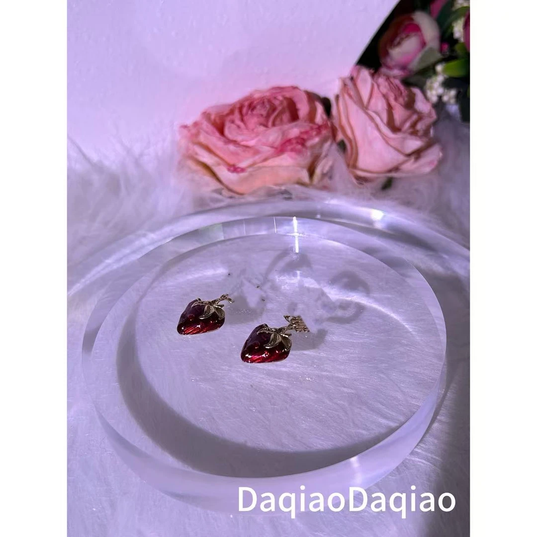铜合金合成锆石耳饰 红色耳草莓耳环环复古法式欧若智性风 WBM126