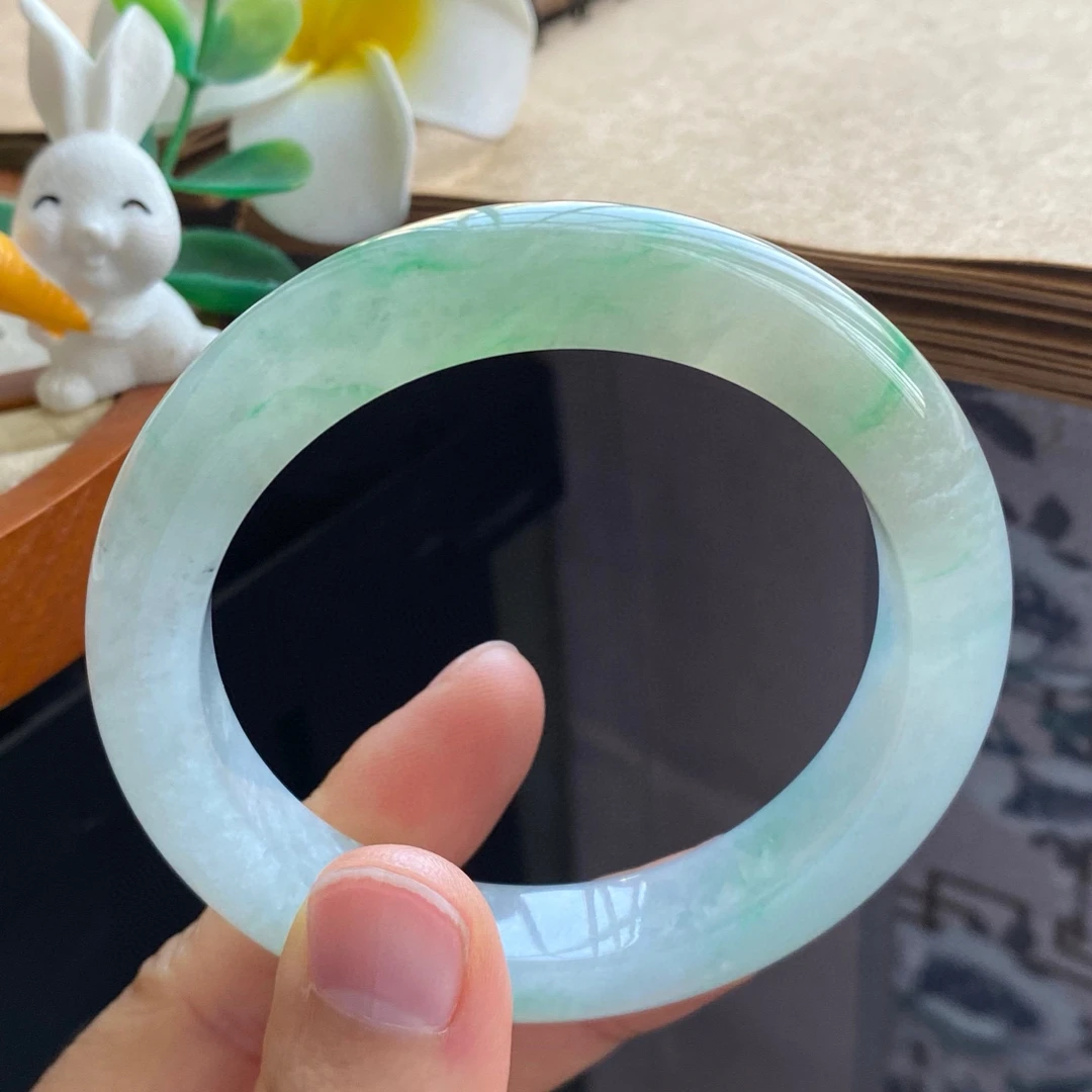 2.14批639号手镯56-11.7-9.4 正圈飘绿！淡雅的浅绿色！