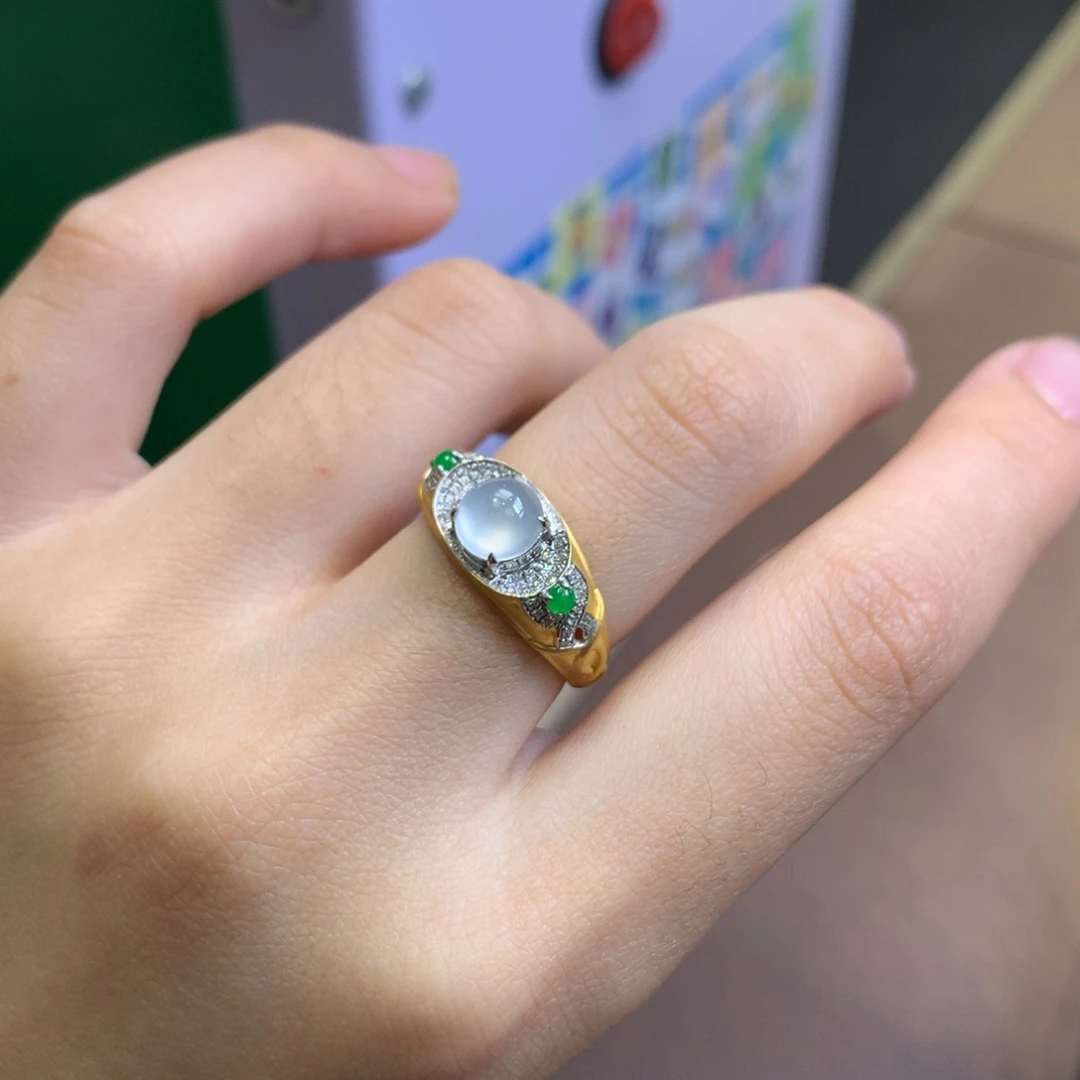 翡翠18K金镶嵌颈饰翡翠