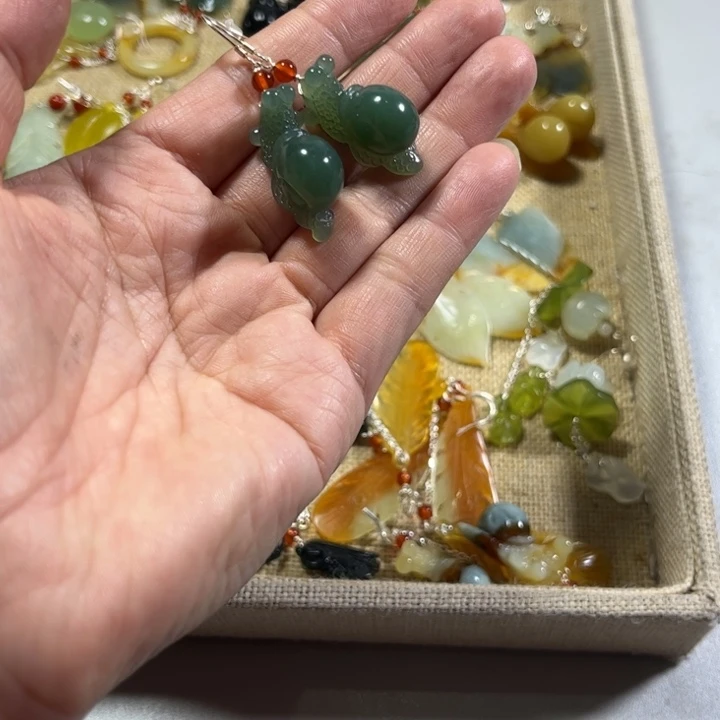 蛇纹石玉耳饰未镶嵌