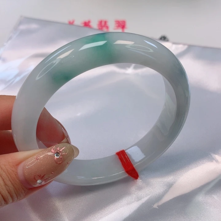 翡翠手镯未镶嵌56圈