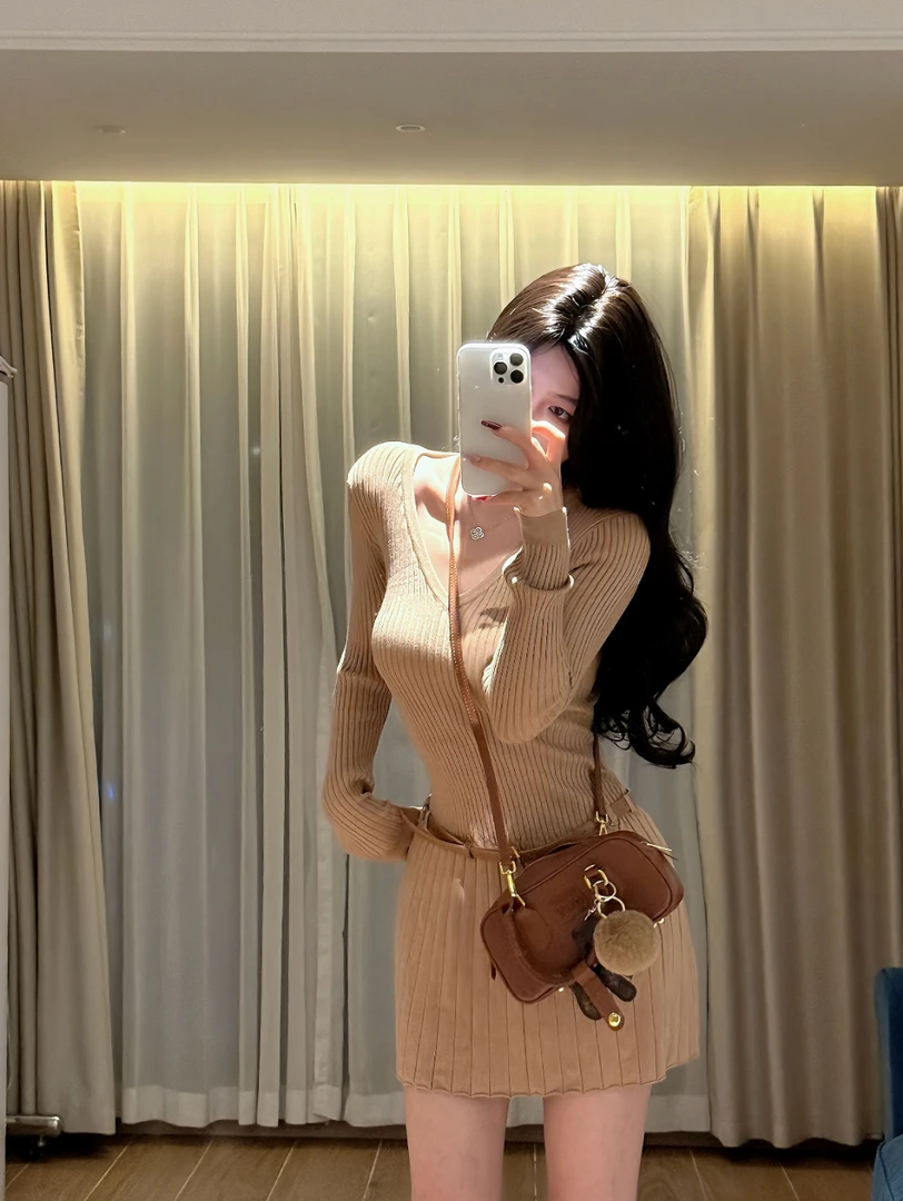 纯欲气质v领腰带针织连衣裙女秋冬新款辣妹修身收腰显瘦百褶短裙
