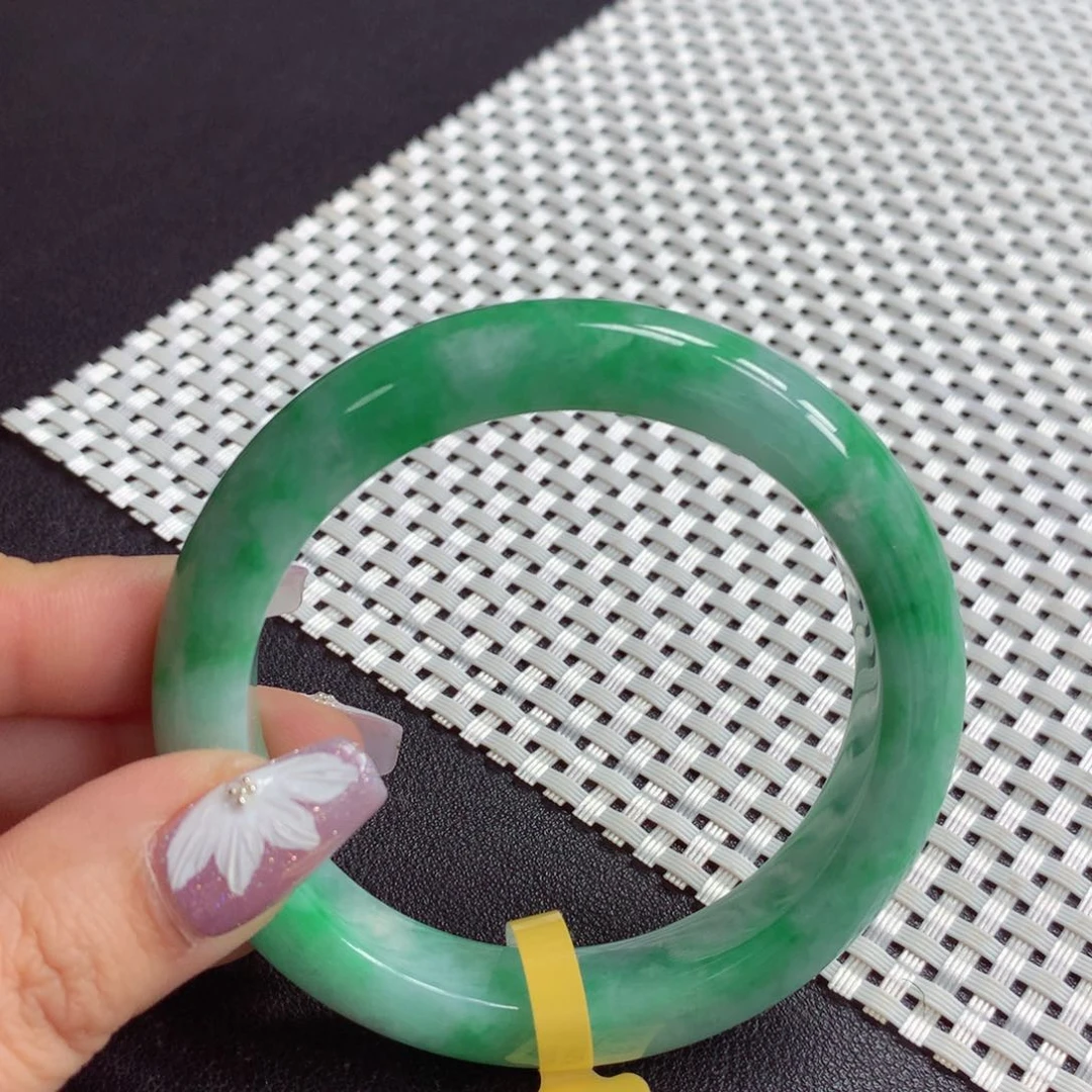 翡翠手镯未镶嵌缅甸