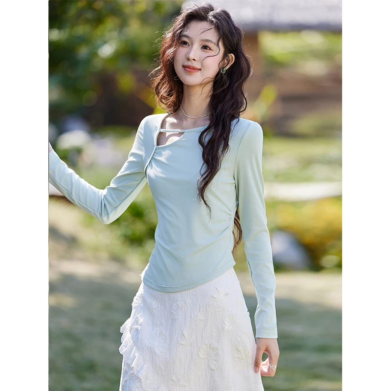 【年中大促】谜秀设计感针织上衣女镂空领口显瘦坑条通勤打底时尚