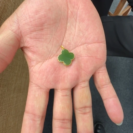 和田玉颈饰18K金镶嵌四叶草，加扣高20.9