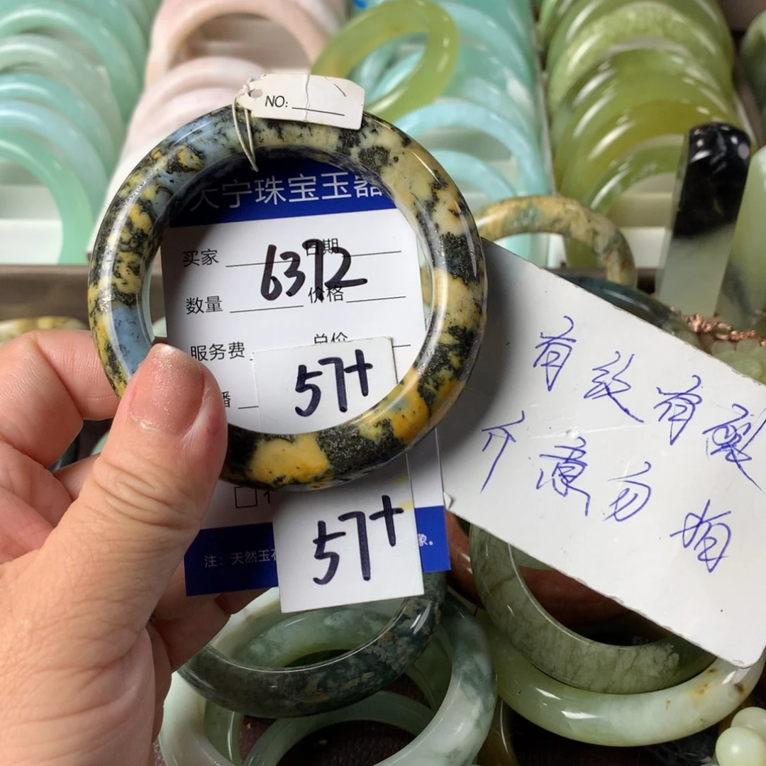 蛇纹石玉手镯未镶嵌请***姐6372