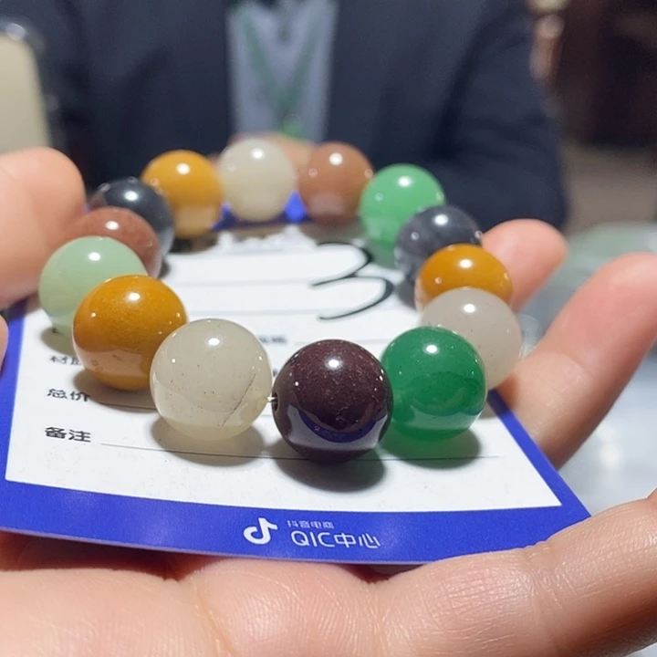 曼***声密玉（石英质玉）未镶嵌颈饰