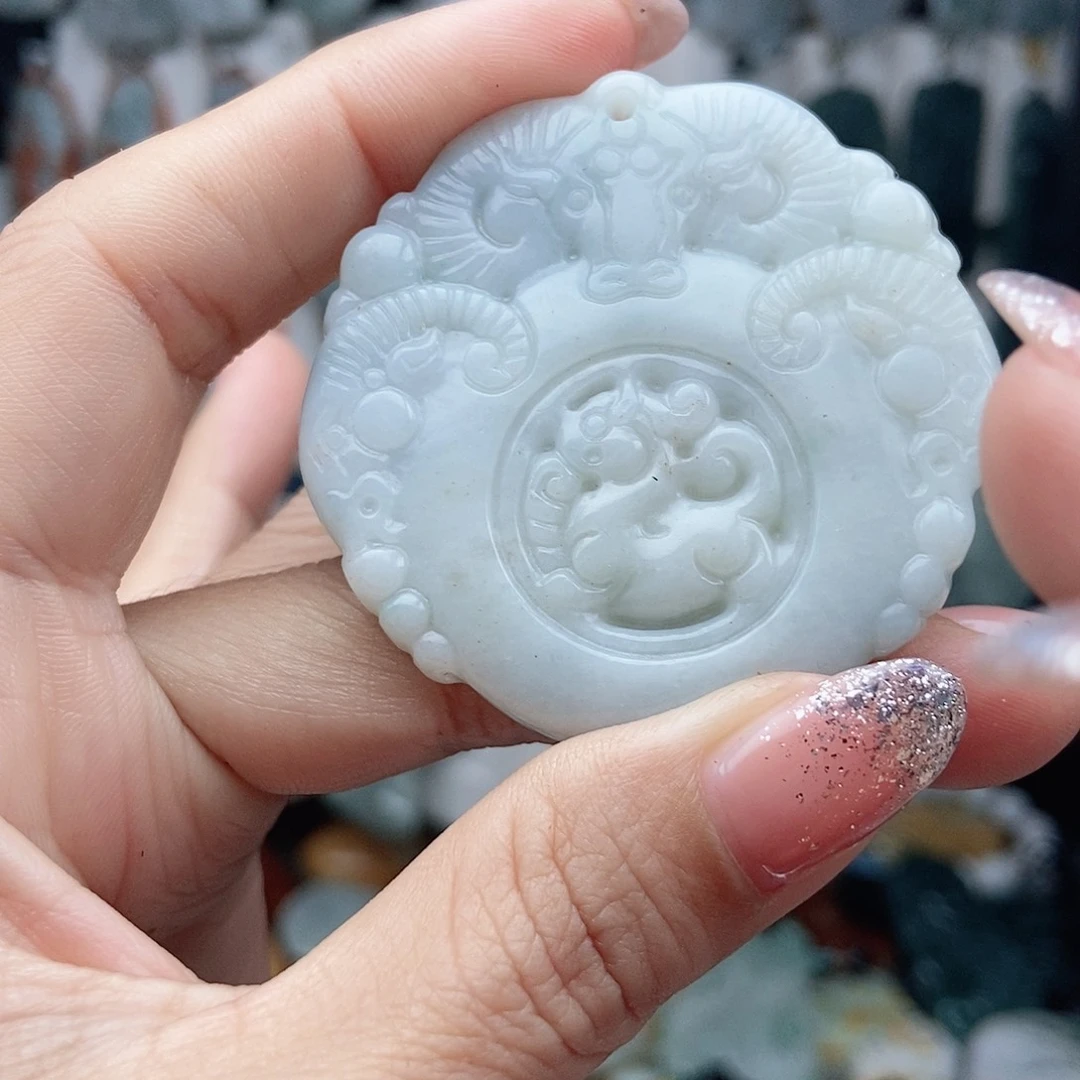 翡翠颈饰未镶嵌翡翠