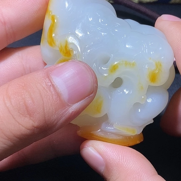 管***员和田玉未镶嵌颈饰CC