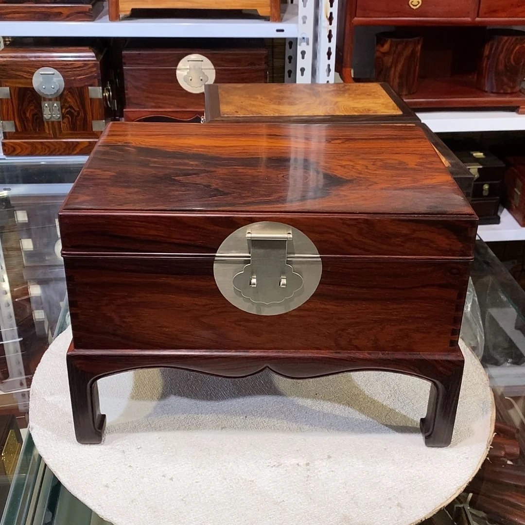 微凹黄檀（南美大红酸枝）独板马蹄足书箱