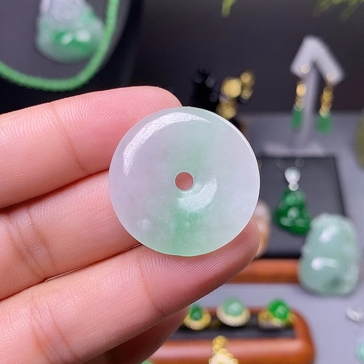 吊坠(赠链)未镶嵌翡翠