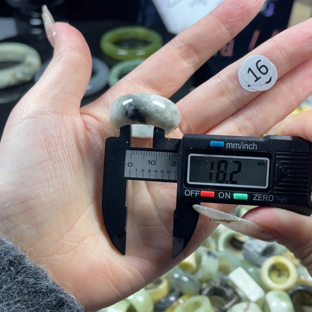 蛇纹石玉未镶嵌戒指