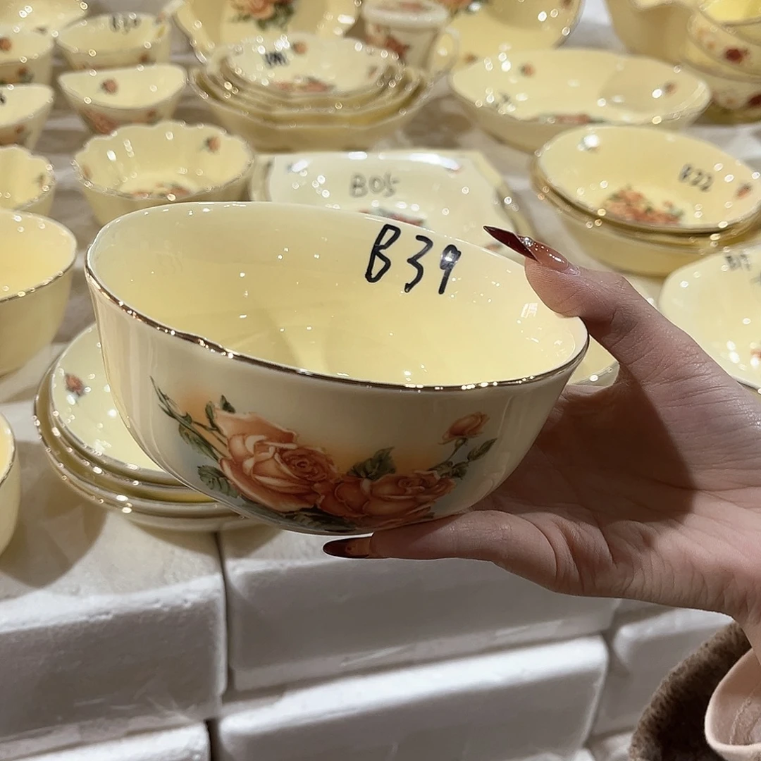 高端陶瓷餐具……2个5.588888888888