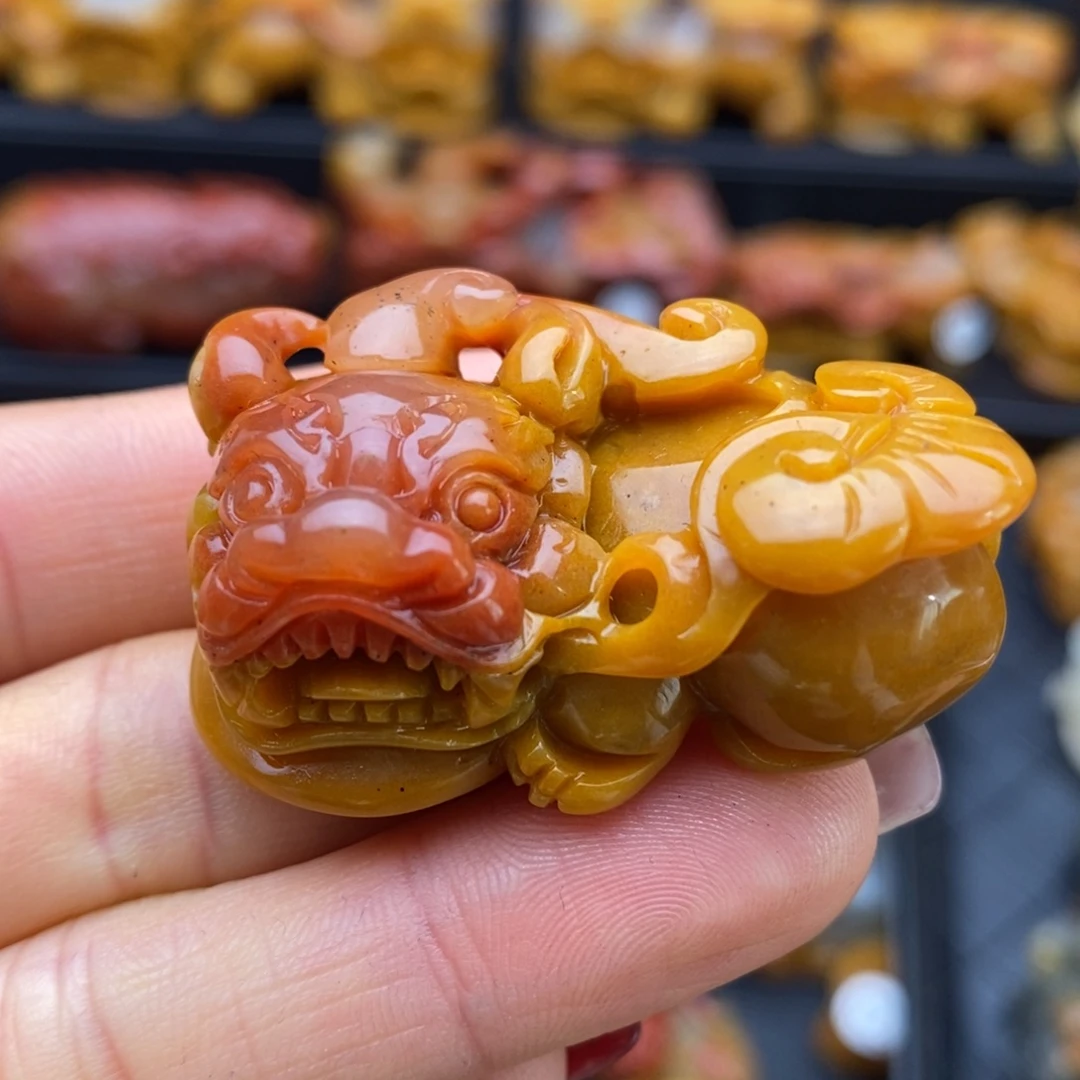 石英质玉（黄龙玉）未镶嵌颈饰