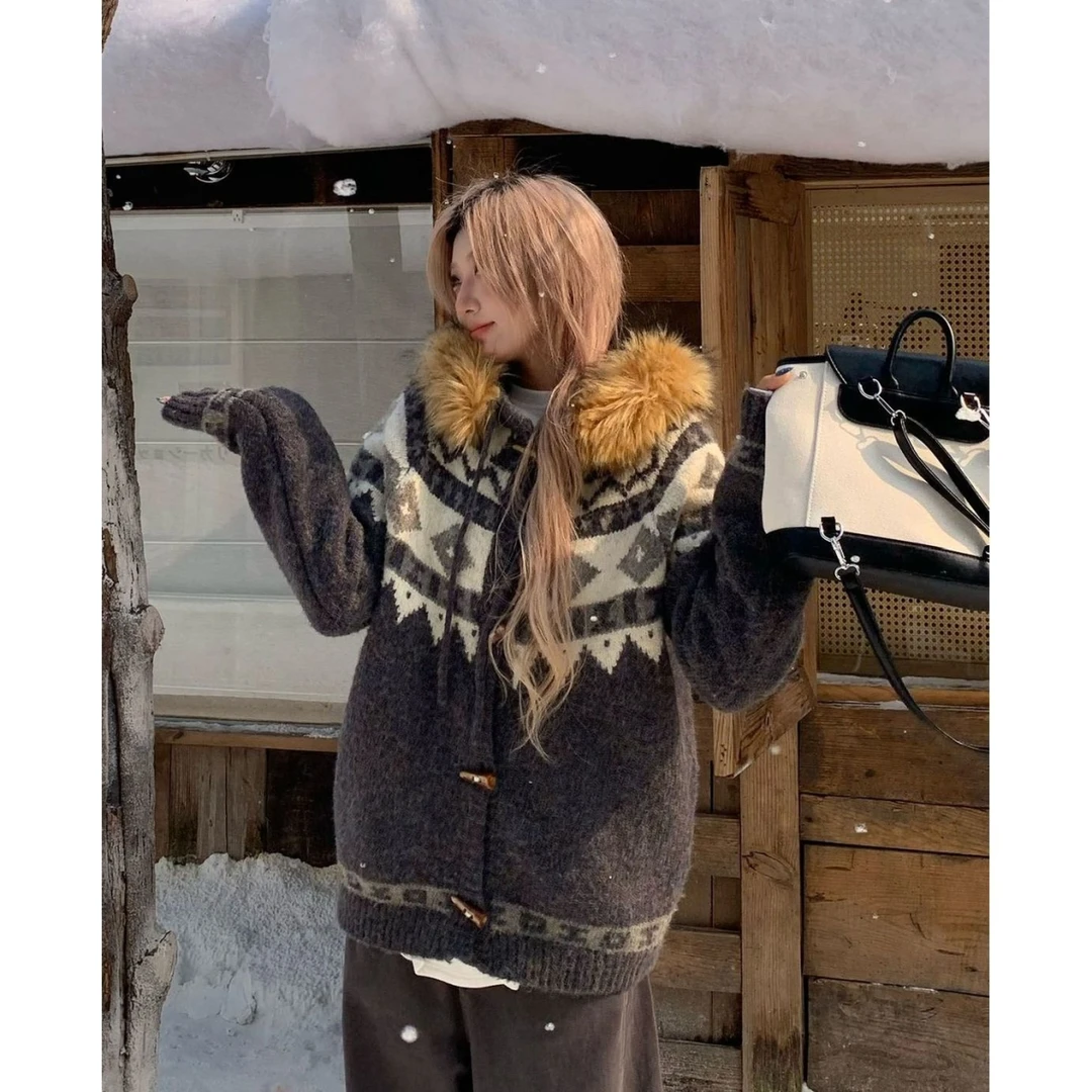 M43 1：1百花绒牛角扣毛领毛衣 复古牛角连帽费尔岛毛领针织开衫