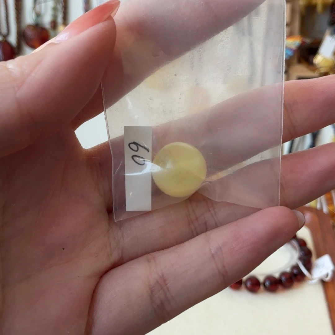 主***～琥珀未镶嵌颈饰单珠子