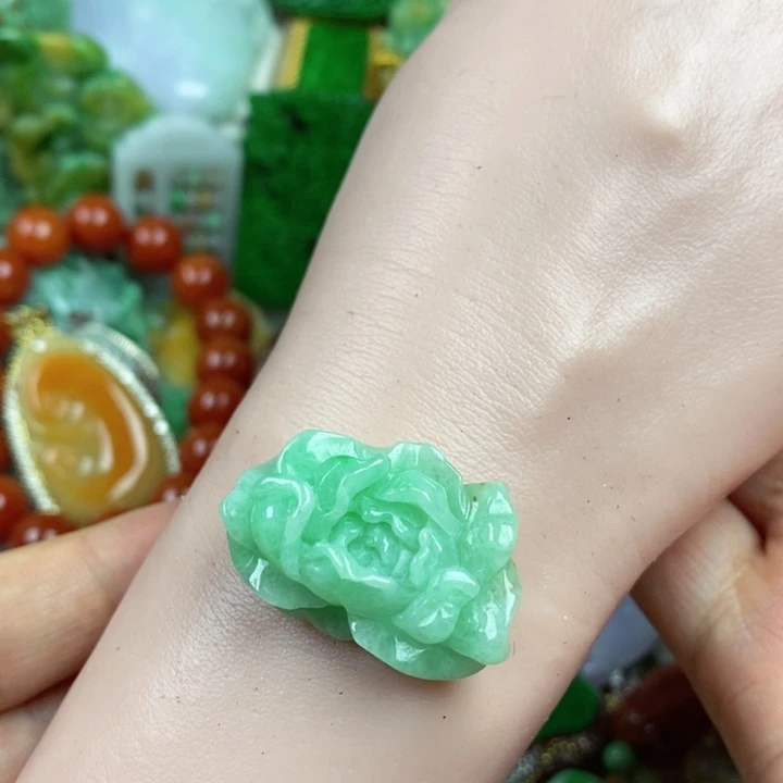 翡翠未镶嵌吊坠(赠链)