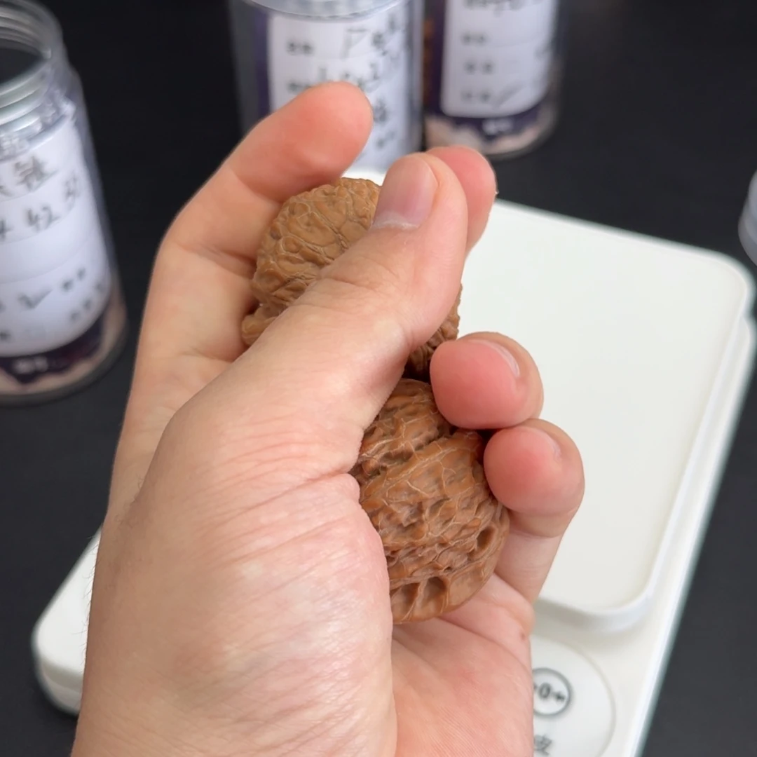 王***⁺吊坠文玩核桃44铁锤浮黄