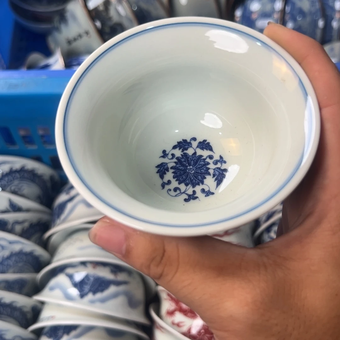 白青花缠枝莲压手杯带线