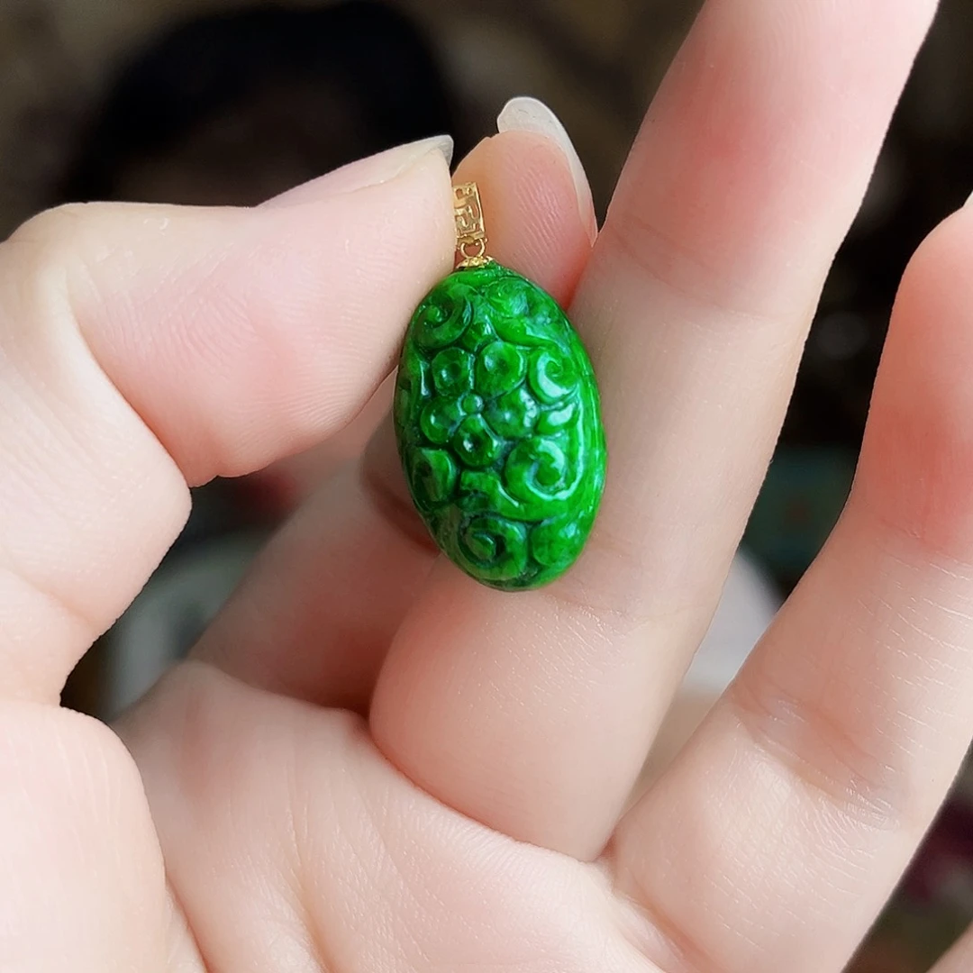 翡翠18K金镶嵌颈饰吊坠