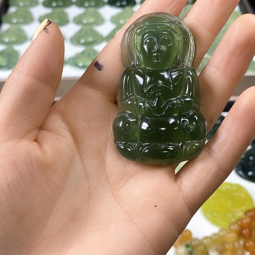 顺***顺蛇纹石玉未镶嵌颈饰