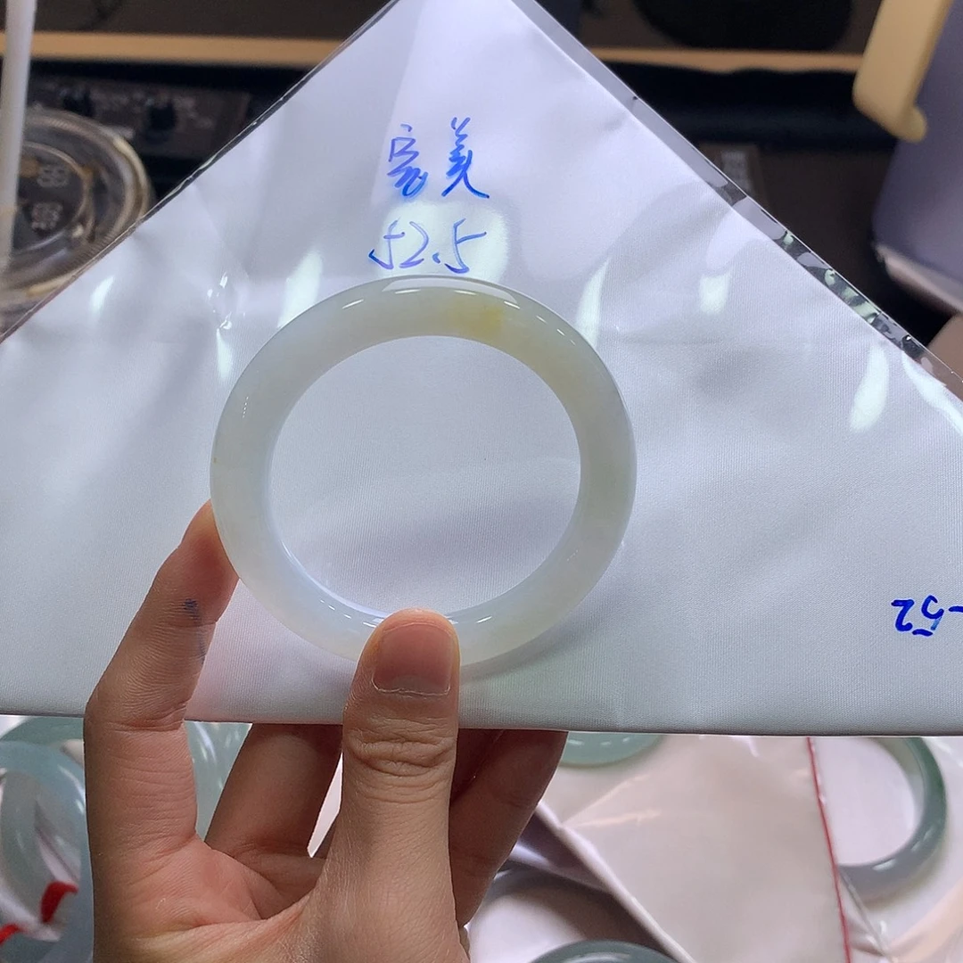 翡翠未镶嵌手镯翡翠